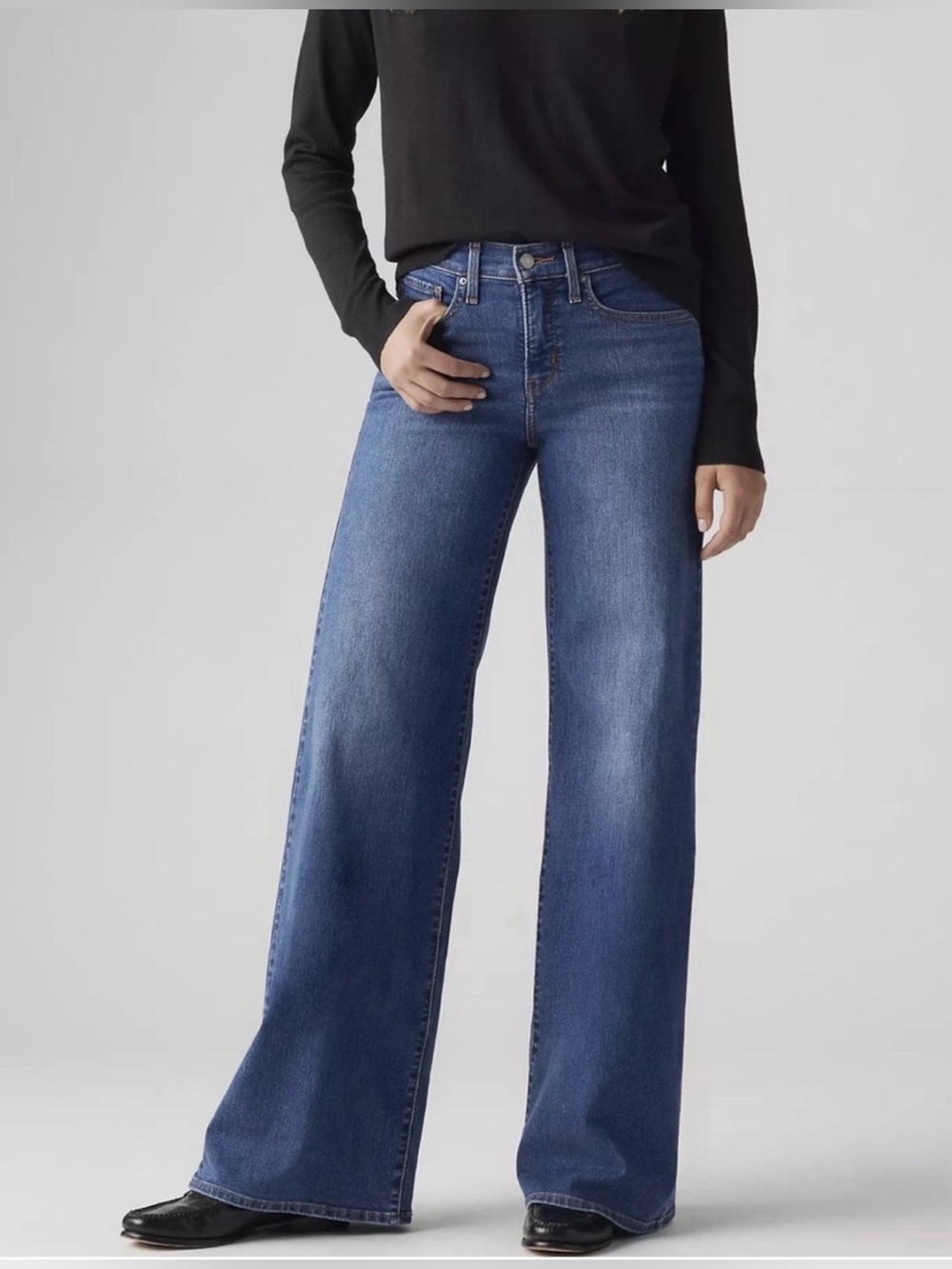 Women's Levi’s 318 Shaping Wide Leg Jeans Size 29